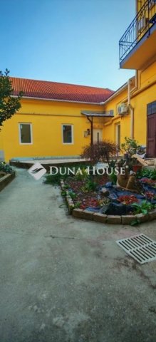 Eladó téglalakás, Pécsett 42.9 M Ft, 1 szobás