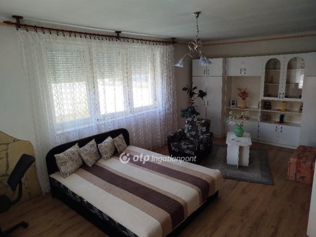 Eladó családi ház, Nagytevelen 34.9 M Ft, 3 szobás