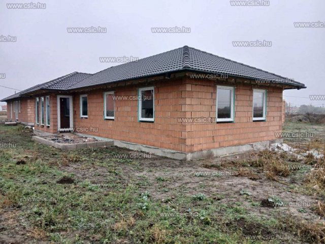 Eladó családi ház, Kiskunlacházán 79.2 M Ft, 5 szobás