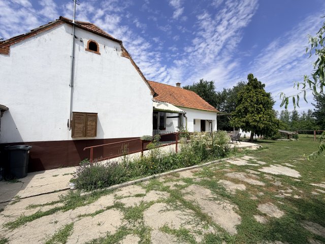 Eladó családi ház, Szanyon 39.9 M Ft, 2 szobás
