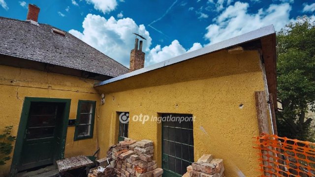 Eladó családi ház, Balatonfőkajáron 52.9 M Ft, 2 szobás