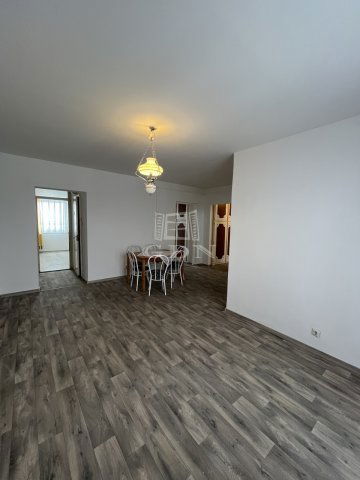 Eladó panellakás, Veszprémben 53.9 M Ft, 1+3 szobás