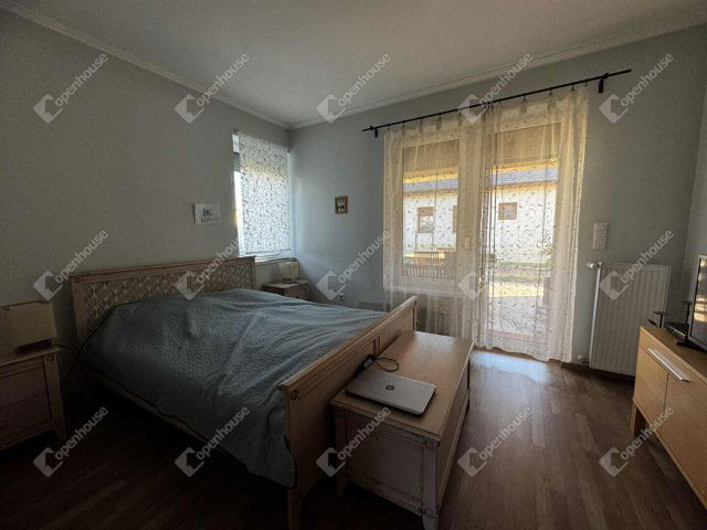 Eladó családi ház, Csákváron 100 M Ft, 3 szobás