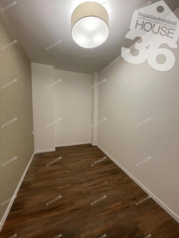 Eladó téglalakás, Kecskeméten 98.7 M Ft, 6 szobás