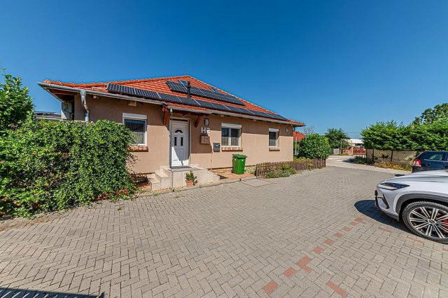 Eladó ikerház, Pomázon 165 M Ft, 6 szobás / költözzbe.hu