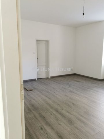 Eladó téglalakás, Budakeszin 130 M Ft, 4 szobás