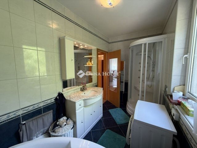 Eladó téglalakás, Pécsett 114.9 M Ft, 4 szobás