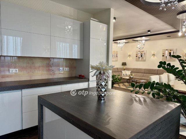 Eladó téglalakás, Debrecenben 313 M Ft, 3 szobás