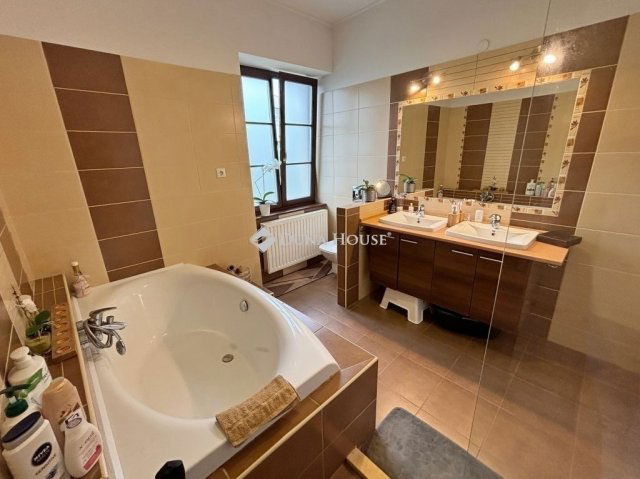 Eladó téglalakás, Szombathelyen 105 M Ft, 4 szobás