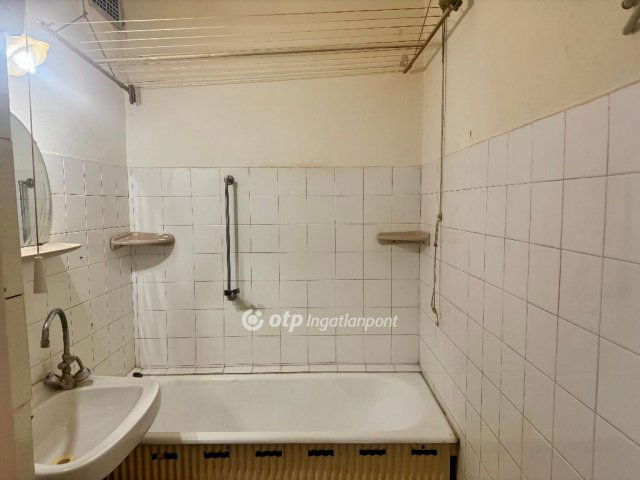 Eladó panellakás, Székesfehérvárott 38.2 M Ft, 1 szobás