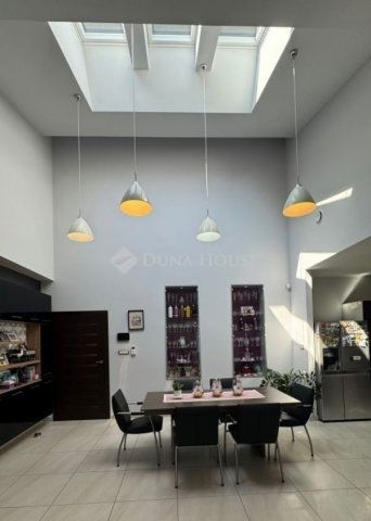 Eladó családi ház, Debrecenben 239.9 M Ft, 5 szobás