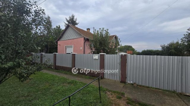 Eladó családi ház, Földesen 16.5 M Ft, 1 szobás
