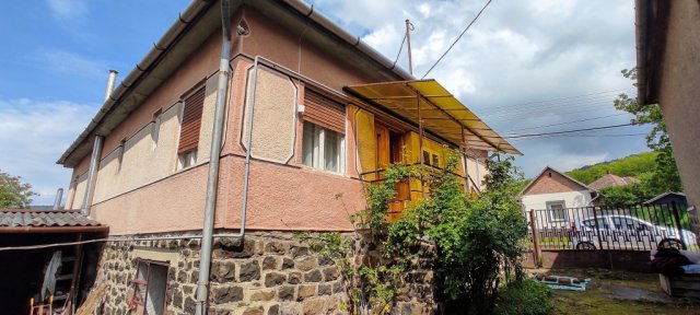 Eladó családi ház, Taron 23.8 M Ft, 3 szobás