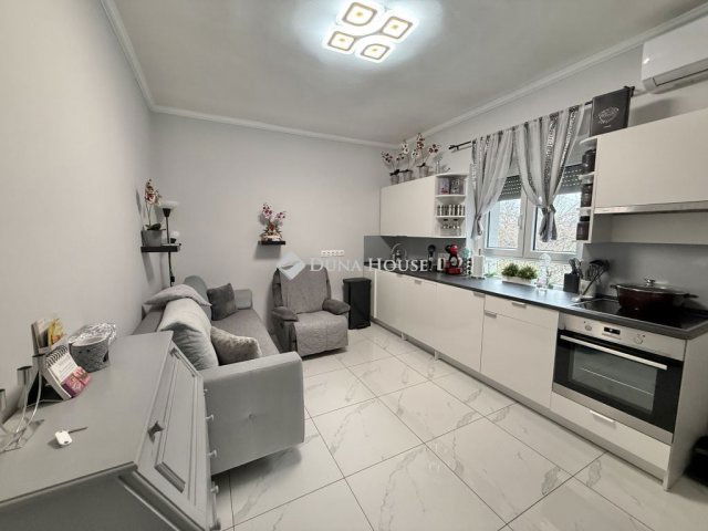 Eladó családi ház, Villányban 124.9 M Ft, 4 szobás