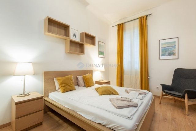 Eladó téglalakás, Budapesten, V. kerületben 71.2 M Ft, 1 szobás