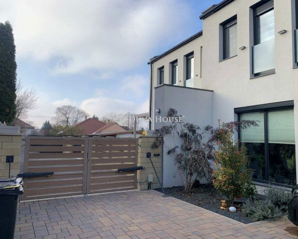 Eladó ikerház, Gárdonyban 259 M Ft, 10 szobás