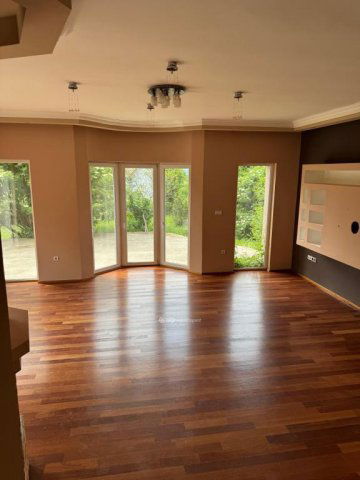 Eladó családi ház, Pilisborosjenőn 190 M Ft, 5+3 szobás