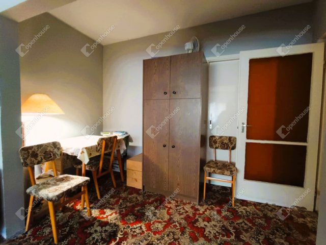 Eladó panellakás, Szegeden 43.99 M Ft, 2 szobás