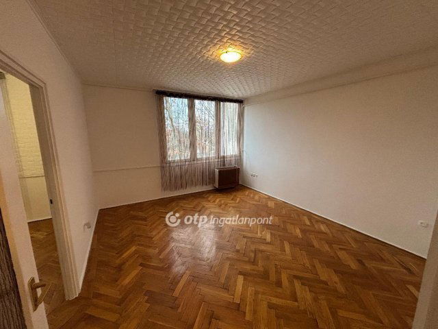 Eladó téglalakás, Békésen 19.5 M Ft, 1+2 szobás