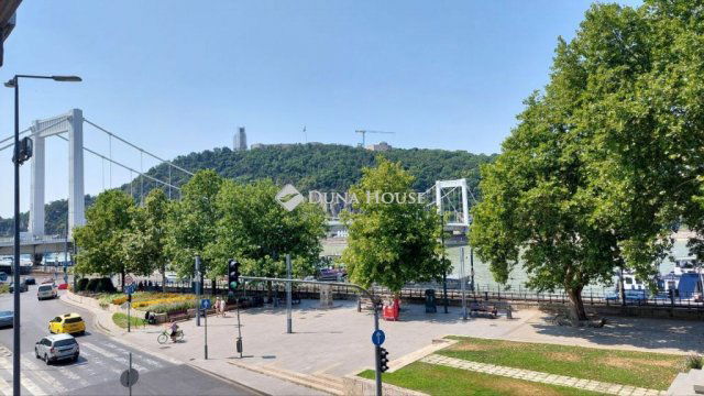 Kiadó iroda, Budapesten, V. kerületben 572 E Ft / hó, 3 szobás