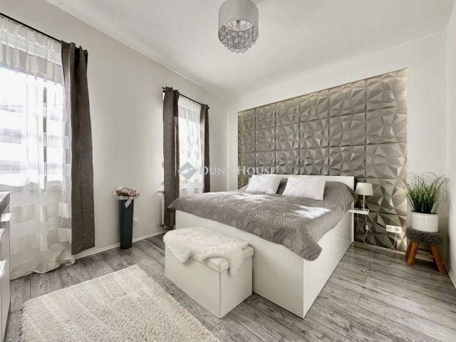 Eladó családi ház, Pécsett 115 M Ft, 4 szobás