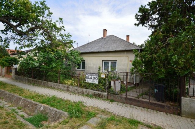 Eladó családi ház, Százhalombattán 78 M Ft, 2 szobás