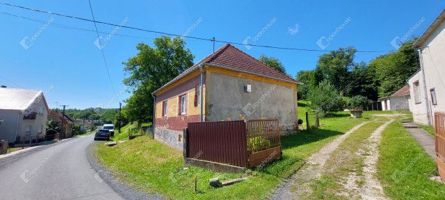 Eladó családi ház, Tófejen 15 M Ft, 2 szobás