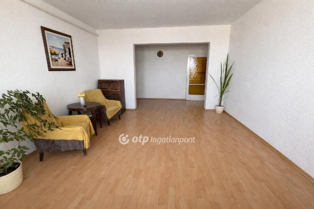 Eladó panellakás, Győrött 49.9 M Ft, 2 szobás