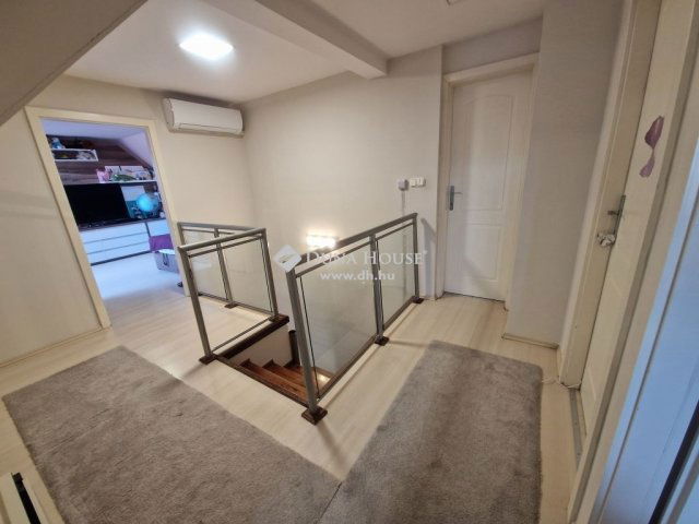 Eladó téglalakás, Baján 75 M Ft, 5 szobás