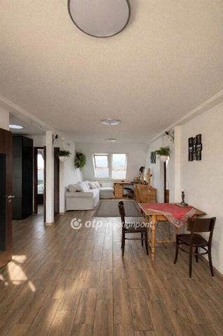 Eladó téglalakás, Egerben 81.9 M Ft, 3+1 szobás