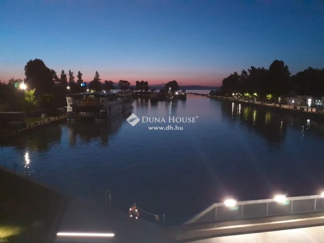 Eladó nyaraló, Siófokon 660 M Ft, 7 szobás