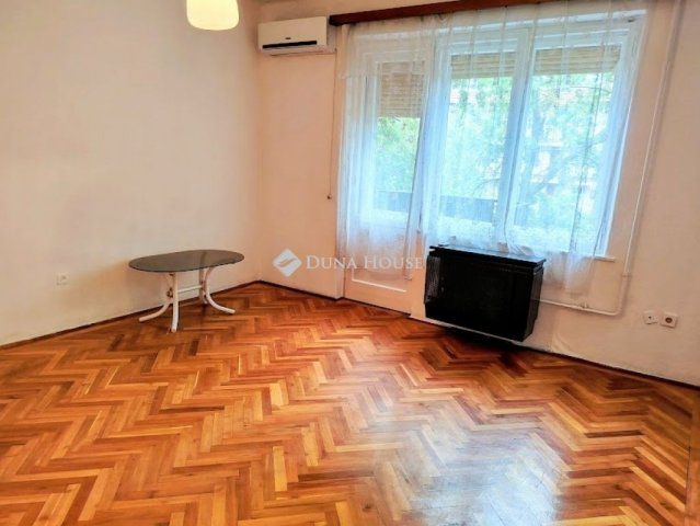 Eladó téglalakás, Békéscsabán 22.5 M Ft, 1 szobás