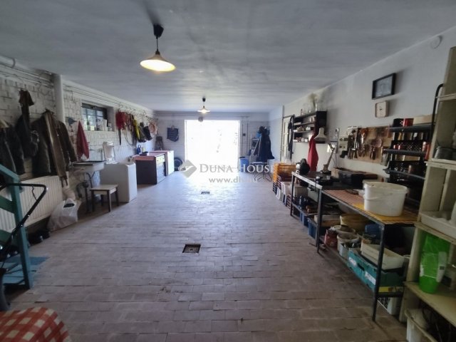 Eladó családi ház, Dunabogdányban 170 M Ft, 6+3 szobás