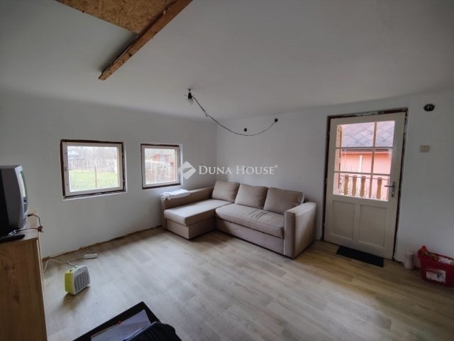 Eladó családi ház, Péterin 35 M Ft, 2 szobás