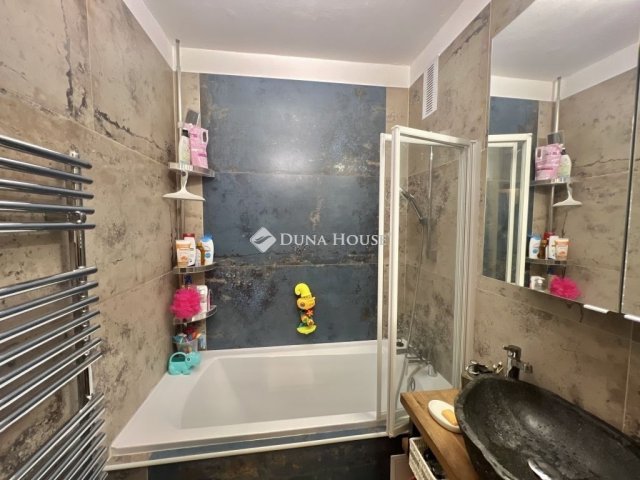 Eladó panellakás, Pétfürdőn 41 M Ft, 2 szobás