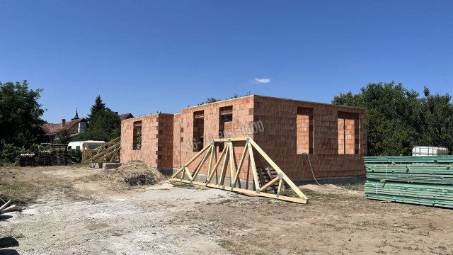 Eladó családi ház, Újhartyánon 89.9 M Ft, 4 szobás