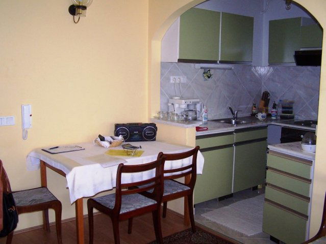 Kiadó téglalakás, albérlet, Pécsett, Király utcában