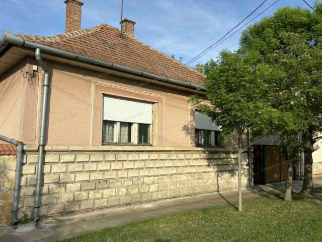 Eladó családi ház, Gyulán 44.99 M Ft, 3 szobás