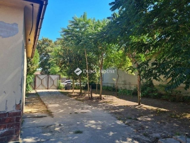 Eladó családi ház, Cegléden 64.9 M Ft, 3 szobás
