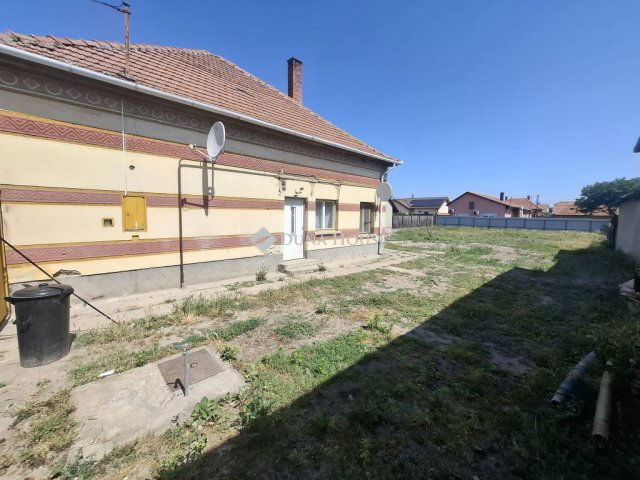 Eladó családi ház, Kiskunfélegyházán 32.9 M Ft, 5 szobás