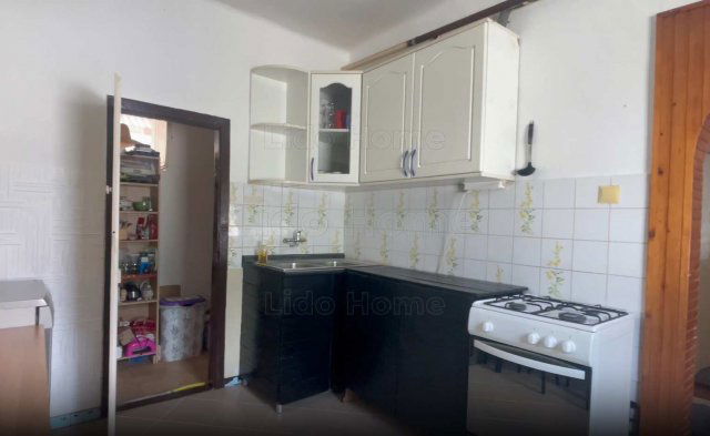 Eladó családi ház, Gönyűn 43.9 M Ft, 7 szobás