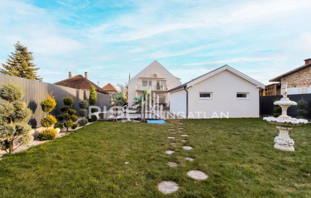 Eladó családi ház, Gyálon 220 M Ft, 5 szobás