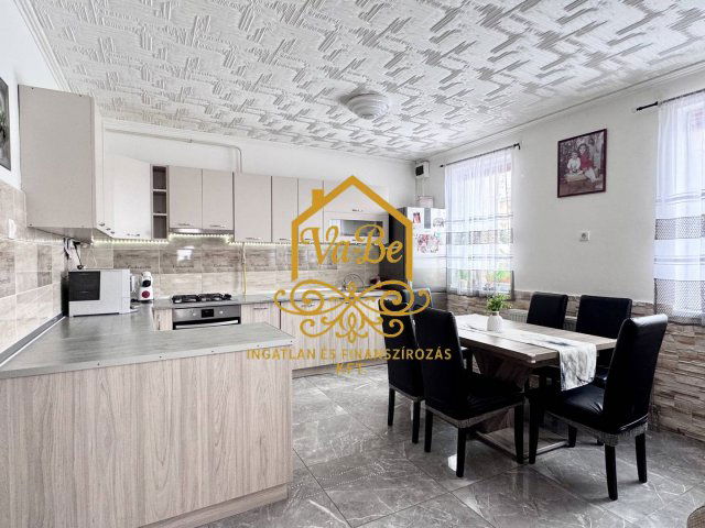 Eladó családi ház, Verpeléten 59.9 M Ft, 6 szobás