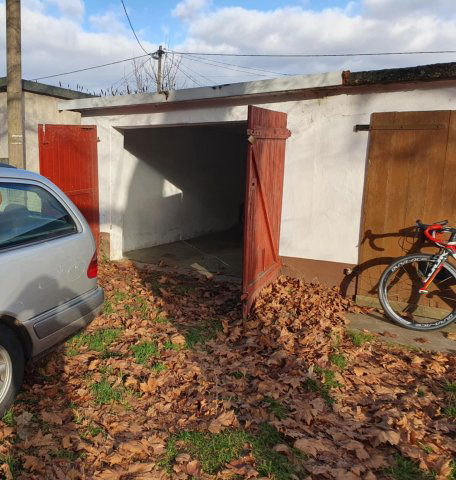 Eladó garázs, Pécsett 4.5 M Ft / költözzbe.hu