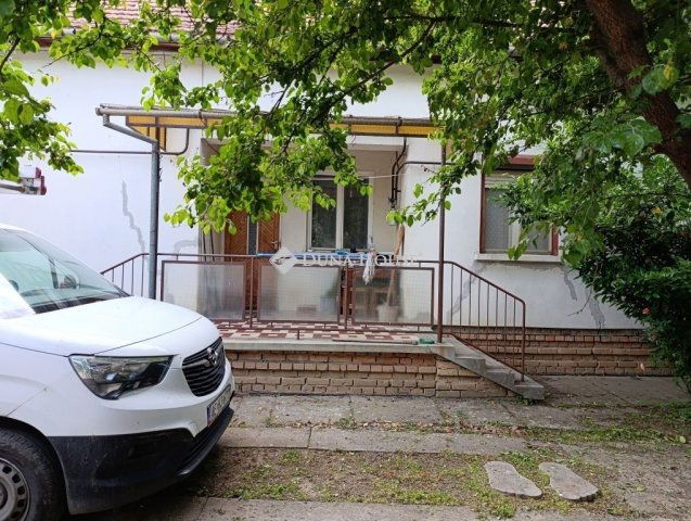Eladó családi ház, Szegeden 54.9 M Ft, 3 szobás