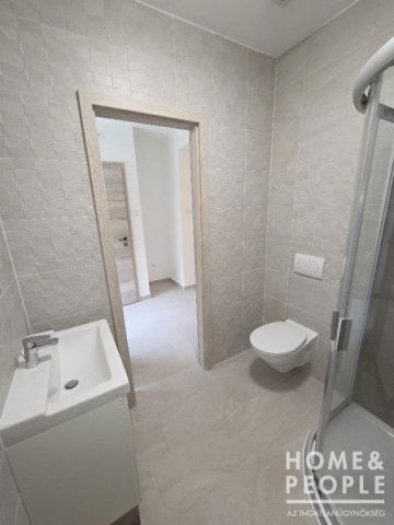 Eladó téglalakás, Szegeden 153 M Ft, 6 szobás