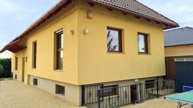 Eladó családi ház, Mogyoródon 129.9 M Ft, 6 szobás