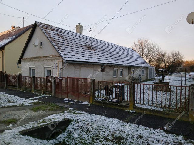 Eladó családi ház, Magyarnádalján 19.9 M Ft, 1+2 szobás