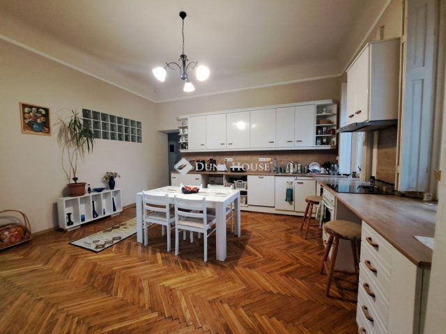 Eladó családi ház, Sülysápon 145 M Ft, 7 szobás