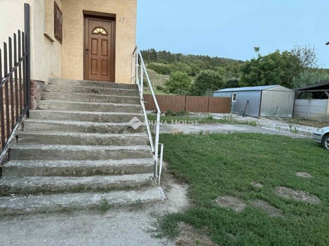 Eladó családi ház, Bajóton 69.9 M Ft, 5 szobás